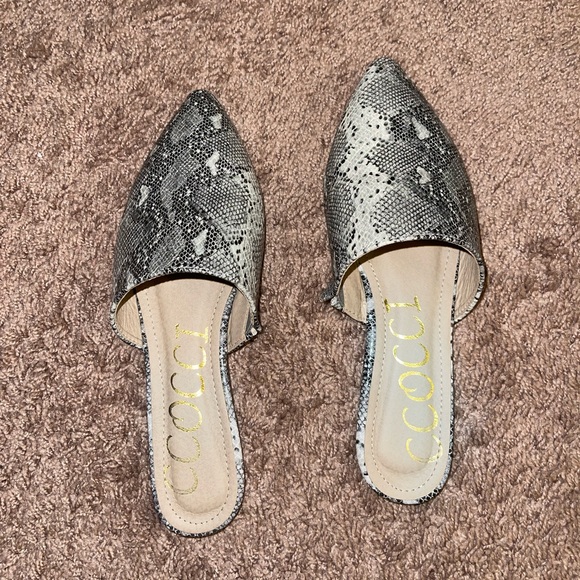 Womens Flats - Picture 1 of 2